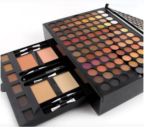 Coffret de maquillage ultime l'idée cadeau pour les fêtes 100% gagnant